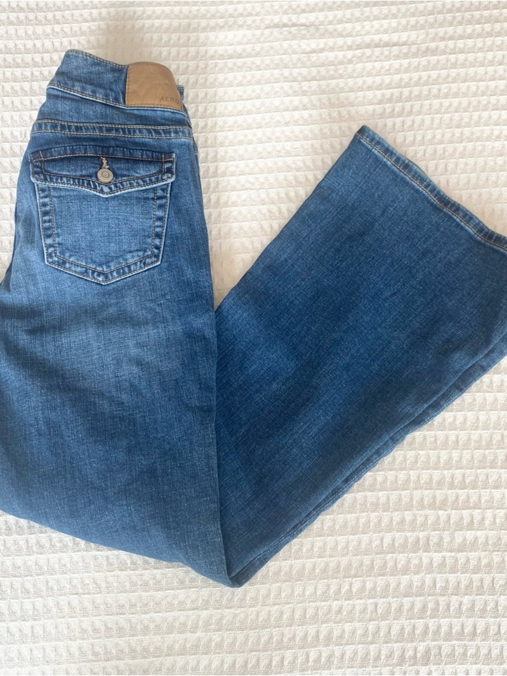 Aeropostale Women's low rise flare Jeans - Blue Wash size 4 reg